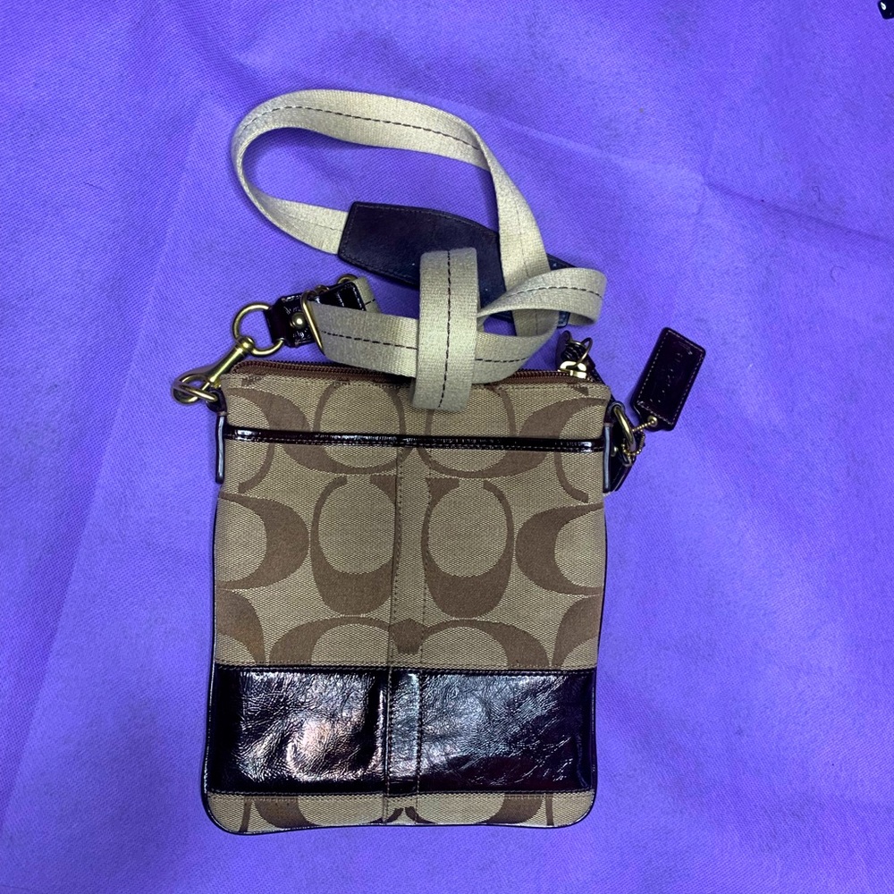 Very cute cross body coach bag